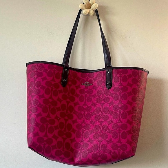 Coach REVERSIBLE CITY TOTE IN BLOCKED SIGNATURE CANVAS - Picture 4 of 10